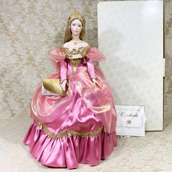 New in Box Vintage 1987 Franklin Mint Heirloom Cinderella porcelain doll. - Picture 10 of 10